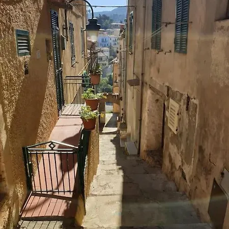 Appartamento In Pieno Centro Capoliveri (Isola d'Elba)